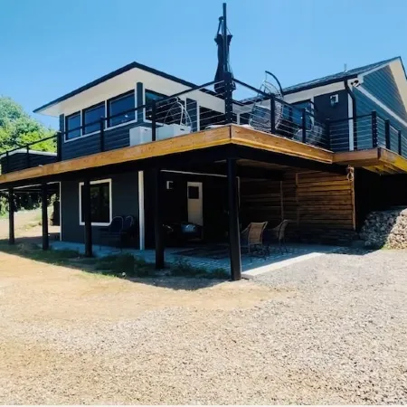 Stunning Brand New 4BR Lakeview Home with 8 person HotTub