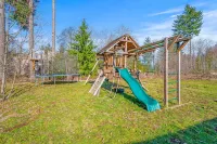 Huge home on 10 acres with Hot tub/Sauna & Privacy