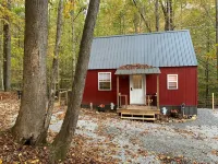 Raccoon Lodge at Coops Creek Cabins - Homestays