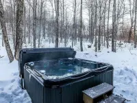 Vermont Summer Escape - Sleeps 8 with FirePit, Hot Tub, and Pet Friendly! Hotels in Winhall