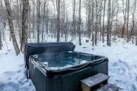 Vermont Summer Escape - Sleeps 8 with FirePit, Hot Tub, and Pet Friendly!