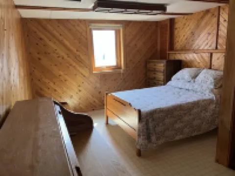 Peaceful, spacious 4 bedroom house in the country - Gazebo/Pond