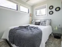 Cozy contemporary Lakefront Cottage Hotels in Branch County