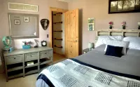 Flathead Lake Shabby Chic  w/ HOT TUB!