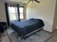 Sleeps up to 14 people, 5 minutes from downtown, handicap accessible.