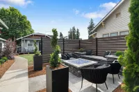 Petite Perfection, Bungalow in the heart of Puyallup. Hotels near Safeway