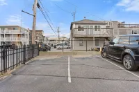 • Oceanside condo ON Hampton Beach •