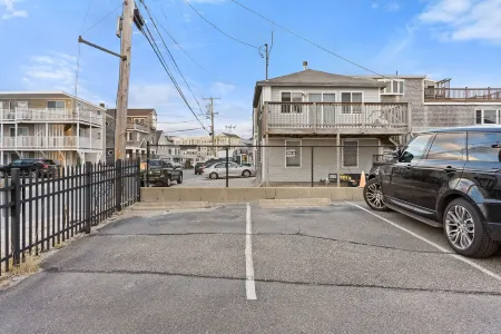 • Oceanside condo ON Hampton Beach •