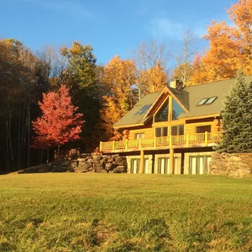 Luxury Log Cabin-Windham Mountain. Amazing sunsets, large lawn, deck, fireplace