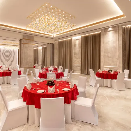 Radisson Chennai City Centre, India Отели рядом с достопримечательностью «Больница «Санкара Нетралая»»