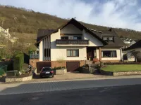 Ferienwohnung Unter dem Schild فنادق في Oberfell