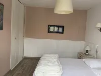 Typical single-storey L-shaped house in the heart of old CHAUCRE