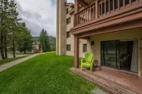 Walk to Mount Snow, Cozy, Clean and Comfortable!