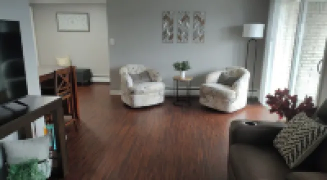 11 Min from Buf Airport, 19 Min from Bills Stadium, 35 Min from Niagara Falls!