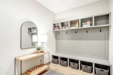 Modern and Luxurious, Spacious home w/ private hot tub + mountain views Отели в г. Грэнби