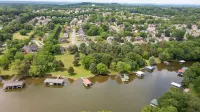 Heavenly Lakefront Six Bedroom Hideaway