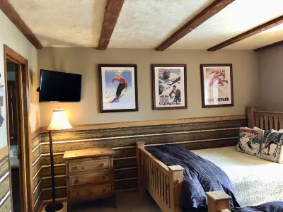 Don't Miss This One!  Gorgeous, Upscale Mountain Retreat
