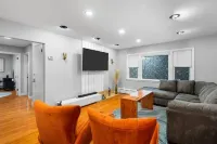Chic, Modern & Cozy~Walk to Train~Free Parking NYC