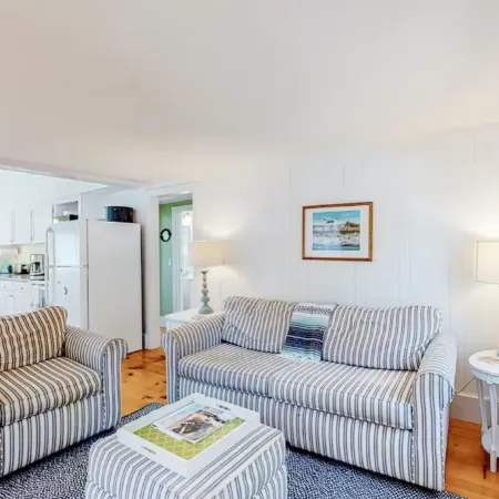 Charming Chatham Cottage