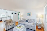 Charming Chatham Cottage