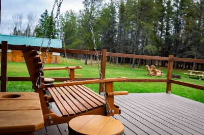 Secluded Wooded Cottage Near Snowmobile & Walking Trails, Fire Pit, Fast Wi-FI