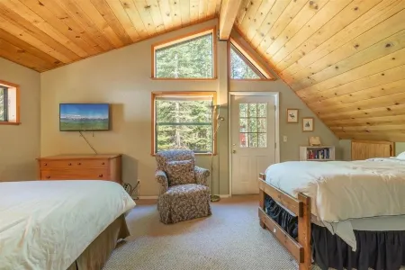 Four seasons Mountain Chalet close to ski resorts