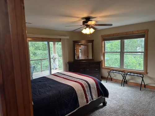 SPACIOUS Lakeside Home in the perfect LOCATION near all the action! - 3つ星