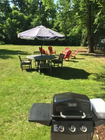 New Reno. Entire Home. Blue Bungalow in downtown Lake Geneva. Walk to Lake Отели рядом с достопримечательностью «Galena Garlic Company»