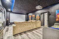 Luxury Modern spacious 5Bedroom/3Bathroom, Theater room a game room and pool.