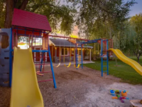 Luxury Retreat-Gourmet Kitchen, Playhouse, Hot Tub, & Steam Shower レイトンのホテル