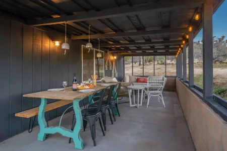 Le bungalow du désert: Amazing View, Spa, Cowboy Pool, Hike outside the backdoor Отели рядом с достопримечательностью «Юкка Вэлли Элементари Скул»