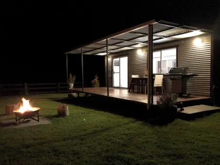 Off Grid Farm located 24klm from Barrington Tops National Park Отели в г. Глостер