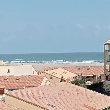 4-person air-conditioned apartment with direct beach access