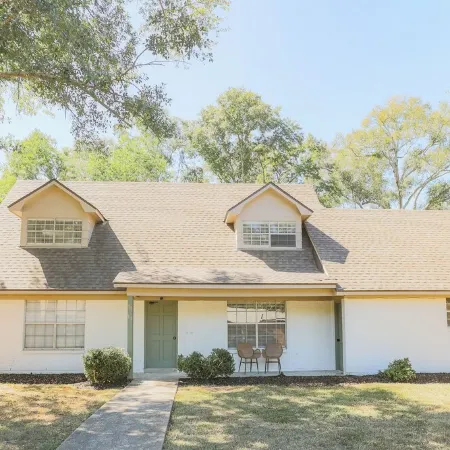 Less than 1 mile from downtown Fairhope!