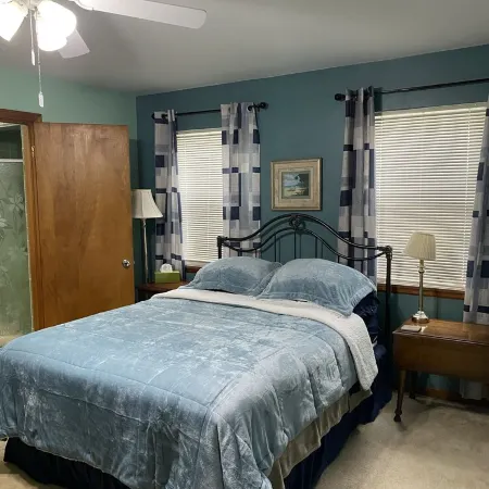 Pet Friendly - 6 mi from National Park, Blossom Music