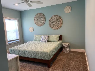 All dogs OK, infant/kid friendly, golf cart incl, 0.5 mi to beach