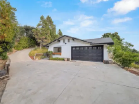 Hot Tub - Game Room - Fire Pit - 20 Min 2 Yosemiteev Charger Level 2