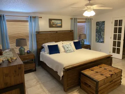 Private Keys Getaway retreat, gated property located on a canal and cross creek. 줄스 언더시 로지 주변 호텔