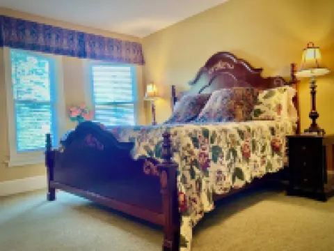 The Reunion and Getaway House! Lovely home where everyone gets their own space! Hoteles en Wooster