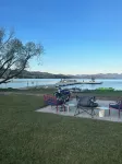 Dora’s Cabin at Grans – Flathead Lakefront, Dock, Kayaks, Pet Friendly