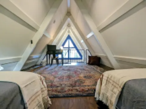 End of Year Specials- Be Lakefront for the Holidays!