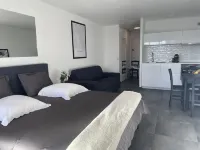 Completely renovated studio in Port Haliguen