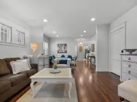 Near campus, Xcel Center, Allianz Field, hospitals, king bed & free parking! 2