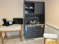 Ein Zimmer Apartment mit Kitchenette, Balkon, Bad im Landhausstil