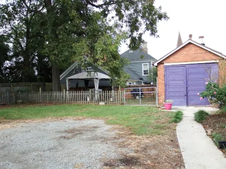 Well Equipped Clean Comfy Downtown APT with Parking Отели в г. Мейкон