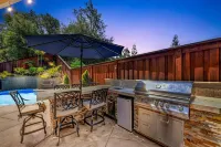 3,000sqft oasis with pool/spa/vegetable garden. Great location!!!