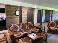 Charming studio, lower lever of the Northstar Getaway in peaceful Warroad