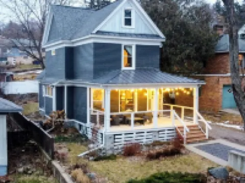 Historic Home w/ 2 King Beds & Fast Wifi Near Dwntn & Granite Peak Skiing/Hiking Hotels in Wausau