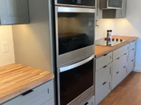 MAC House - Newly Renovated - With Backyard Spa Hotels in McPherson