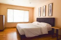 Huge 8Br for 20+: 6 Kings, Hot Tub, Cinema, Arcade, Pool Table & Big Parking